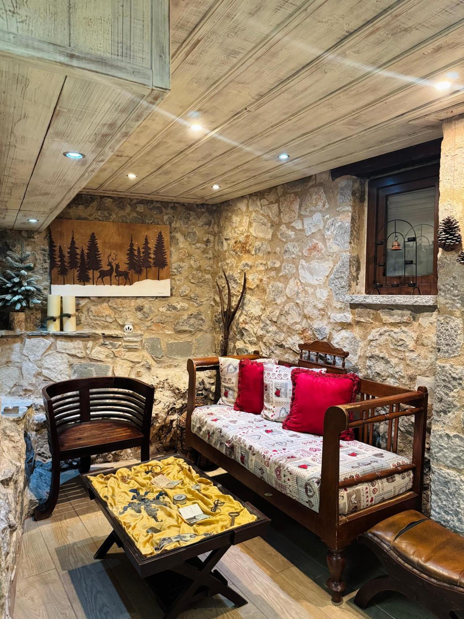 Alexandros Guesthouse Arachova Bagian luar foto
