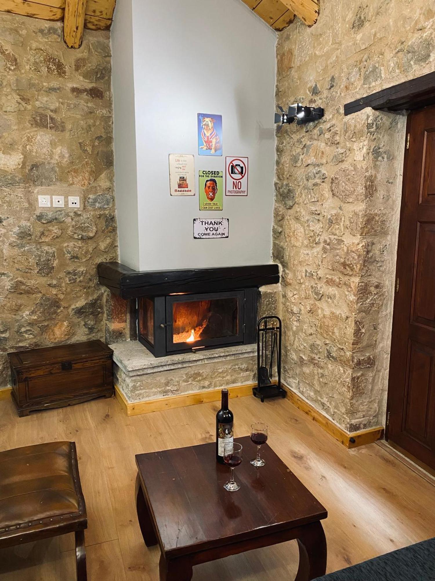 Alexandros Guesthouse Arachova Bagian luar foto